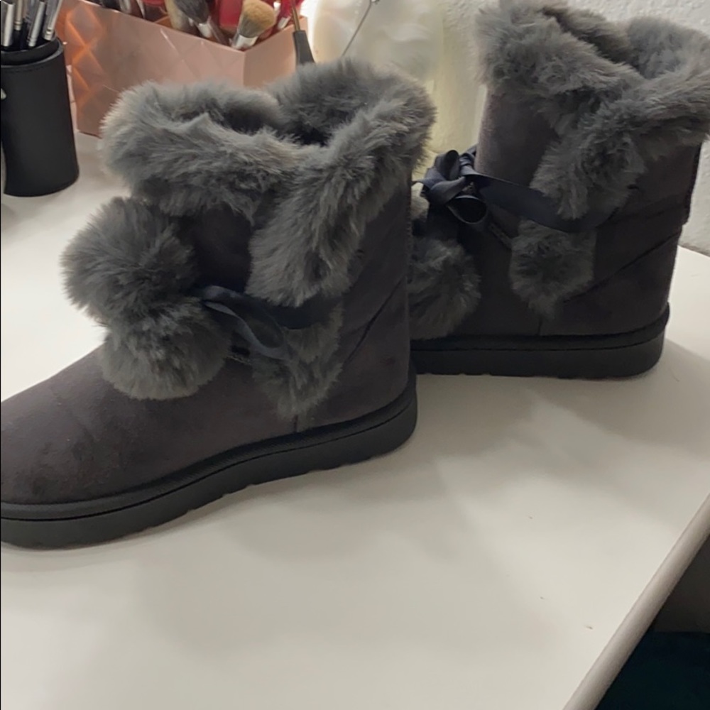 Boots never worn super cozy